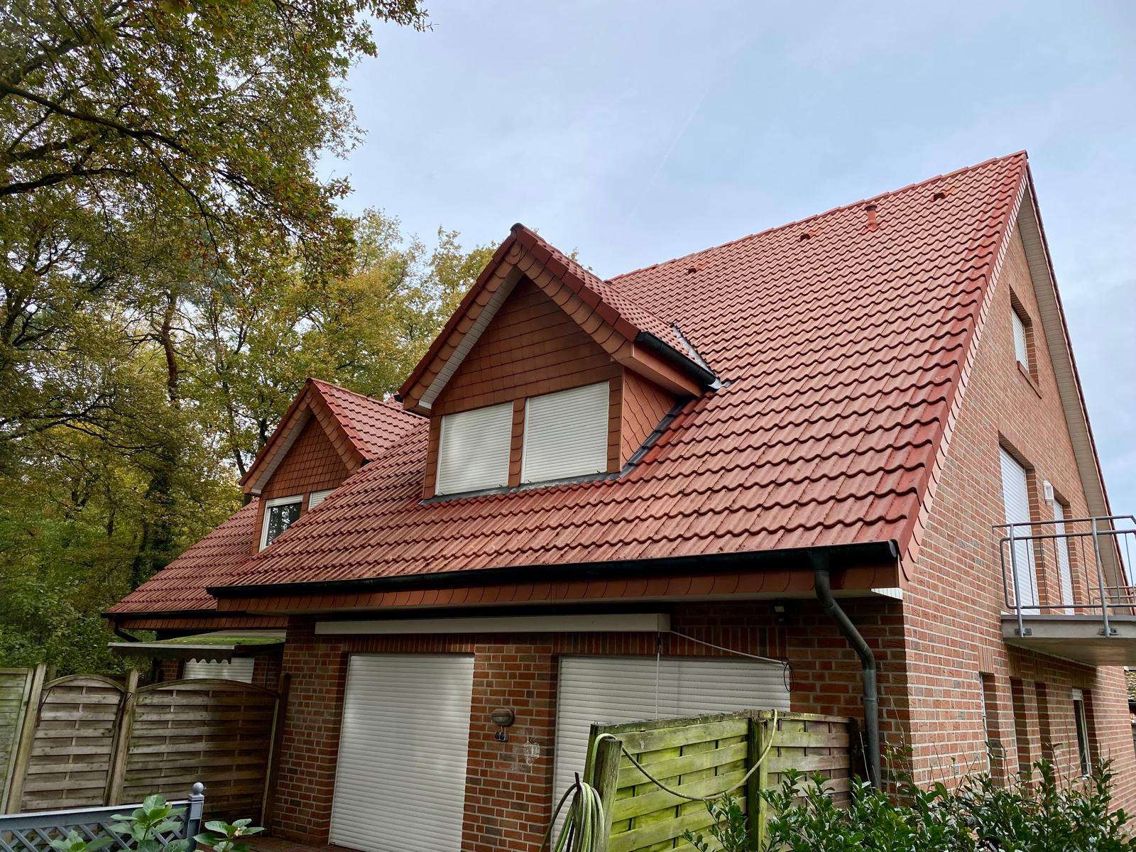 Dachreinigung Nordh&uuml;mmling Nachher: Das Dach erstrahlt nach der Behandlung in sauberer Optik.